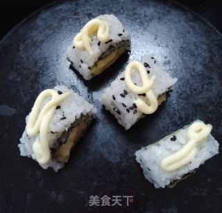 芝麻香蕉反轉(zhuǎn)壽司的做法步驟：7