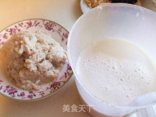 經典四大金剛早餐之一----咸豆?jié){的做法步驟：2