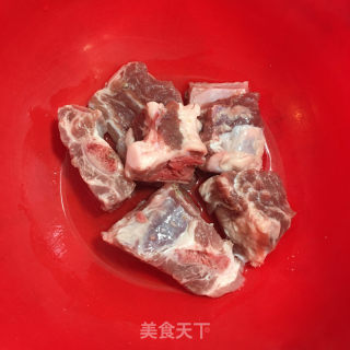 五指毛桃煲老鴿的做法步驟：3