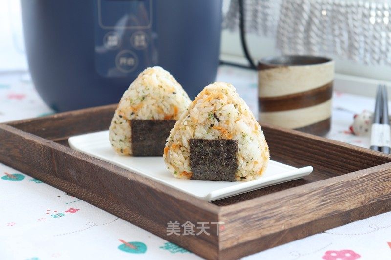 海苔肉松飯團的做法