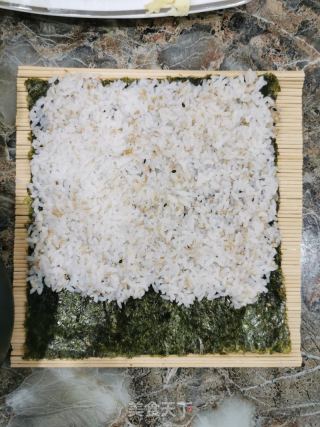 咸蛋黃肉松壽司的做法步驟：3