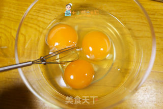 9個月以上輔食胡蘿卜花朵厚蛋燒的做法步驟：3