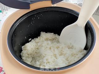 海苔肉松飯團的做法步驟：3
