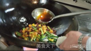 土豆丁脆哨的做法步驟：3