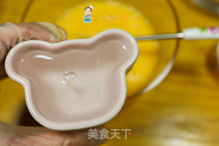 9個月以上輔食胡蘿卜花朵厚蛋燒的做法步驟：4