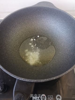 小雞燉蘑菇的做法步驟：5