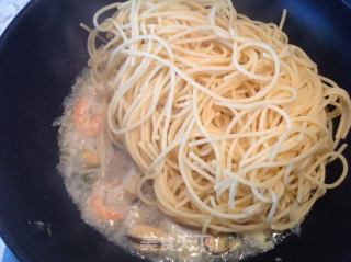 什錦海鮮意面的做法步驟：7
