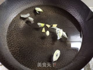 豬骨酸菜粉絲砂鍋的做法步驟：2