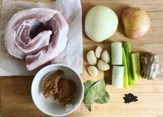 人人都愛的韓式五花肉料理：韓式營養(yǎng)菜包肉的做法步驟：1