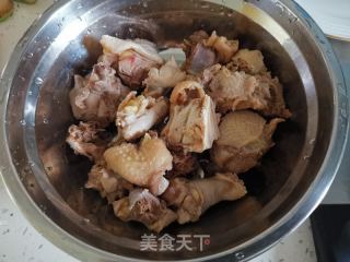 笨雞燉土豆的做法步驟：3