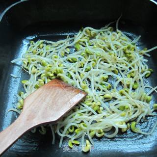 豆香黃豆芽的做法步驟：5