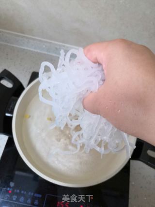酸菜炒粉的做法步驟：2
