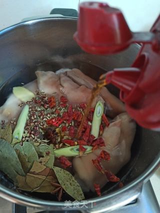 豬蹄肉凍的做法步驟：6
