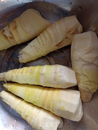 油燜春筍的做法步驟：2