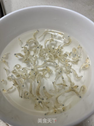 銀魚炒雞蛋的做法步驟：1