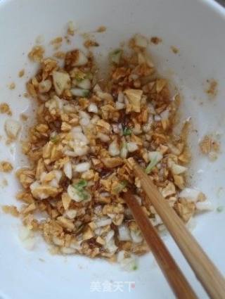 蒜蓉粉絲娃娃菜—白菜做出海鮮味的做法步驟：4