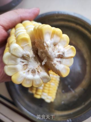 巧剝玉米粒的做法步驟：4