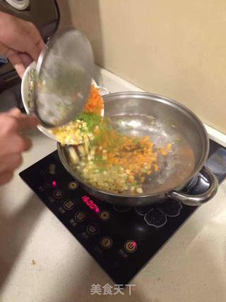 盛夏菠蘿炒飯的做法步驟：3