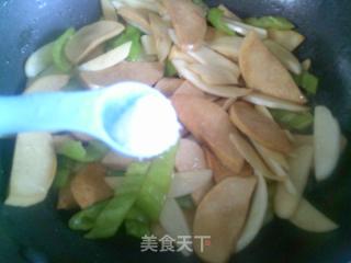 青椒茭白炒圓素雞的做法步驟：10