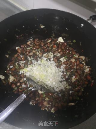 酸菜炒苗豆的做法步驟：5