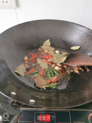 牛腩燒土豆和胡蘿卜的做法步驟：7