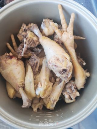 小雞燉蘑菇的做法步驟：4