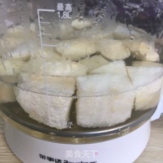 冰糖雪梨湯的做法步驟：2
