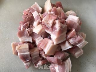 香辣紅燒肉的做法步驟：1