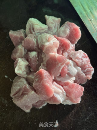 蒜香梅肉粒的做法步驟：2