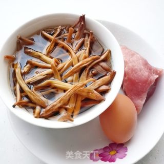 黃花菜肉片湯的做法步驟：1