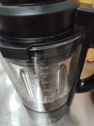 四黑豆?jié){的做法步驟：2