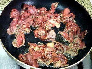 蔥爆羊肉的做法步驟：3