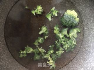 牛奶蒜香鮮蝦意面的做法步驟：3