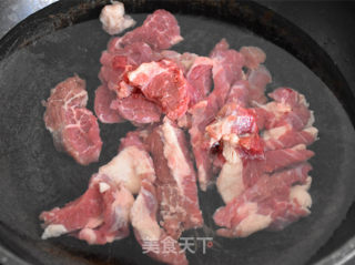 黑蒜番茄牛肉湯的做法步驟：3
