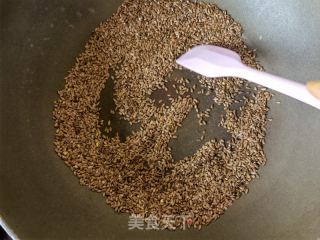 自制胡麻鹽兒的做法步驟：2