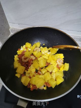 蝦仁菠蘿炒飯的做法步驟：7