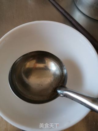 手握三文魚壽司的做法步驟：3