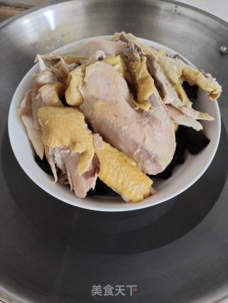 黑木耳板栗蒸咸雞的做法步驟：7