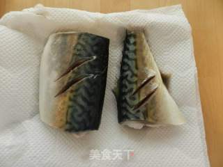 青花魚味噌煮的做法步驟：1