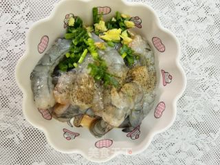 花式吃蝦做法：黃金面條炸蝦的做法步驟：2