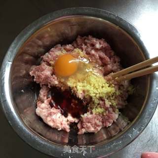 青椒釀肉的做法步驟：1