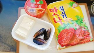 辣白菜海鮮豆腐湯的做法步驟：1
