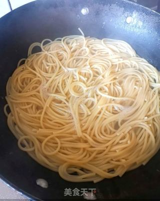 香腸意面的做法步驟：2