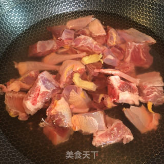 五指毛桃煲老鴿的做法步驟：4