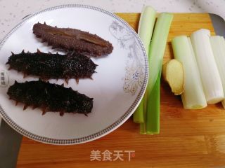 蔥燒海參的做法步驟：1