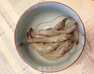 油燜大蝦的做法步驟：1