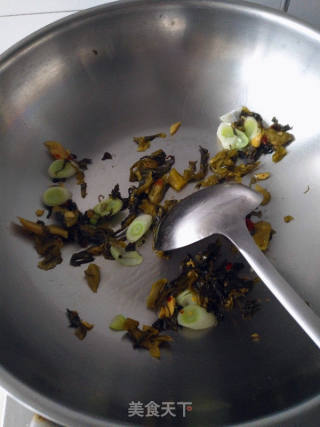 酸菜牛肉砂鍋米線的做法步驟：6