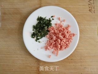 海苔火腿飯團(tuán)（剩米飯花樣吃法）的做法步驟：2