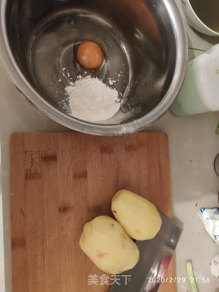 洋芋粑粑的做法步驟：1