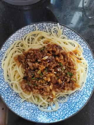 香菇肉醬拌意面的做法步驟：9